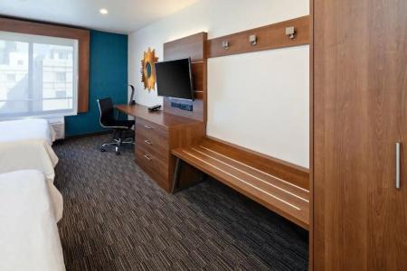 Holiday Inn Express Hollywood Walk Of Fame, An Ihg - 312