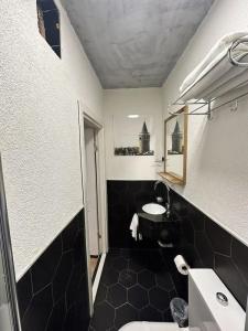 Corner Hot - 109