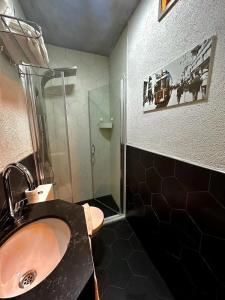 Corner Hot - 107