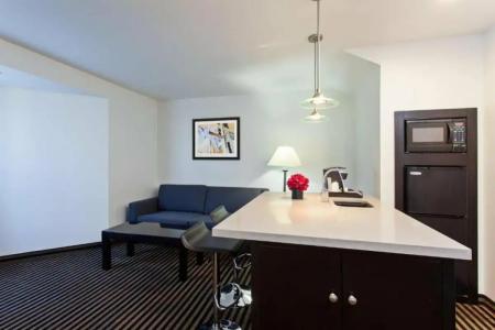 Holiday Inn Express Hollywood Walk Of Fame, An Ihg - 247