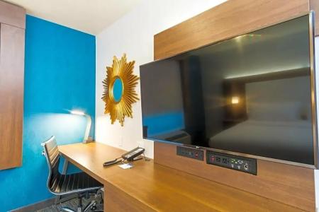 Holiday Inn Express Hollywood Walk Of Fame, An Ihg - 275