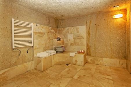 Nessa Cave - 41