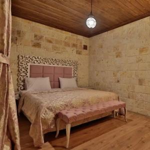 Elevres Stone House - 313