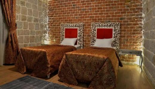 Elevres Stone House - 94
