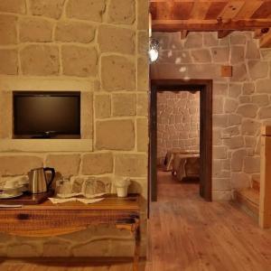 Elevres Stone House - 272