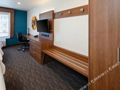 Holiday Inn Express Hollywood Walk Of Fame, An Ihg - 128