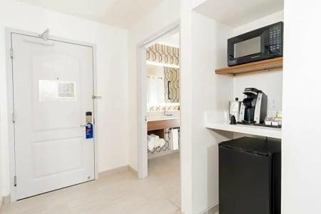 Holiday Inn Express Hollywood Walk Of Fame, An Ihg - 284