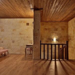 Elevres Stone House - 164