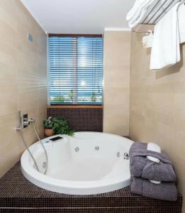 Best Western Maison b - 80