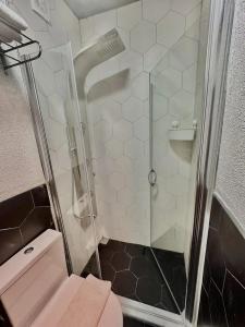 Corner Hot - 106