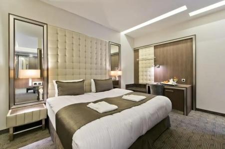 Congress Avenue - 76