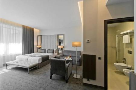 Congress Avenue - 73