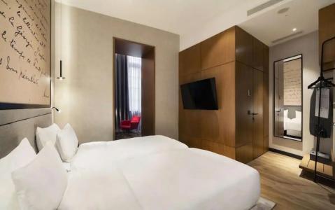 Radisson Red - 122