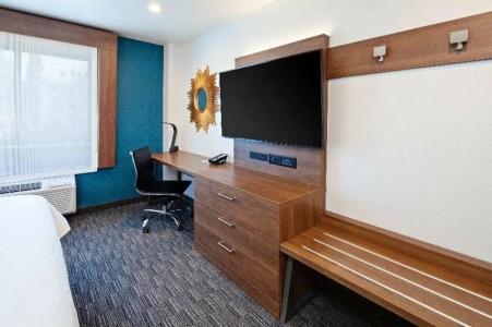 Holiday Inn Express Hollywood Walk Of Fame, An Ihg - 264