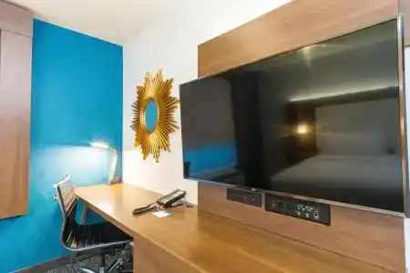 Holiday Inn Express Hollywood Walk Of Fame, An Ihg - 295