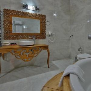 Elevres Stone House - 248