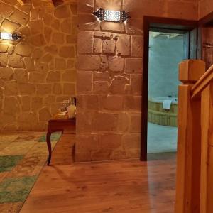 Elevres Stone House - 79