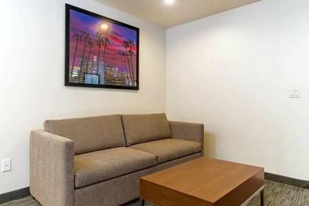 Holiday Inn Express Hollywood Walk Of Fame, An Ihg - 276