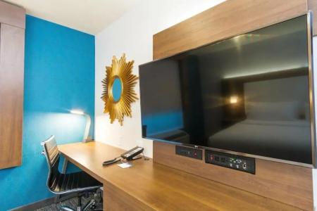 Holiday Inn Express Hollywood Walk Of Fame, An Ihg - 308