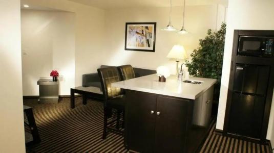Holiday Inn Express Hollywood Walk Of Fame, An Ihg - 244