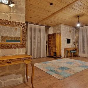 Elevres Stone House - 282