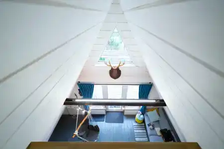 Треугольный стильный дом рядом с сыроварней - 109