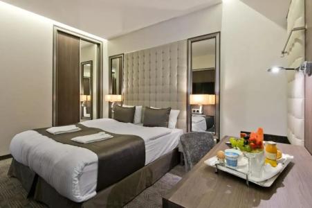 Congress Avenue - 77