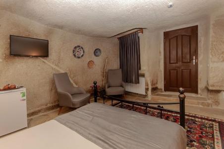 Nessa Cave - 461
