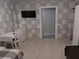 Односпальная кровать в общем номере для женщин