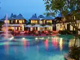 DELUXE, POOL VIEW