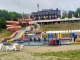 С 2 комнатами двуспальная кровать