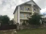 Трехместный номер эконом-класса с общей ванной комнатой