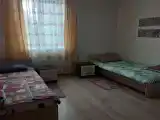 Трехместный номер эконом-класса с общей ванной комнатой