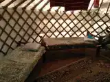 Юрта с 4 односпальными кроватями (общие удобства)