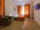 Трехместный номер с собственной ванной комнатой