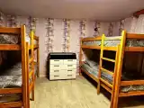 Четырехместный номер эконом-класса с общей ванной комнатой