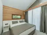 Новый коттедж с двумя спальнями, кухней-студио и террасой