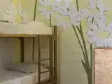 Спальное место на двухъярусной кровати в общем номере для мужчин и женщин