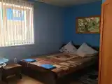 Трехместный номер с собственной ванной комнатой
