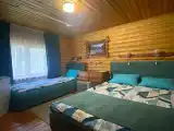 Трехместный номер с собственной ванной комнатой