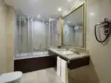 Junior King Suite - Non-Smoking