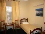 Трехместный номер эконом-класса с общей ванной комнатой