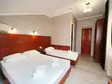 Трехместный номер с маленьким балконом