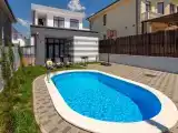 Дом с собственным бассейном