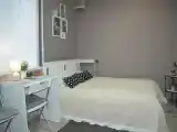 Трехместный номер эконом-класса с общей ванной комнатой