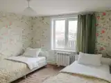 Двухместный номер с 2 кроватями и общим санузлом