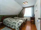 Двухместный номер с 2 отдельными кроватями и общей ванной комнатой