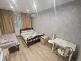 Трехместный номер с общей ванной комнатой