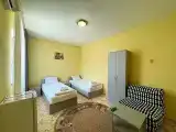 Двухместный номер с 1 кроватью или 2 отдельными кроватями и дополнительной кроватью