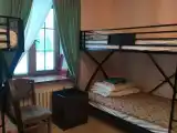 Кровать в 6-местном общем мужском номере